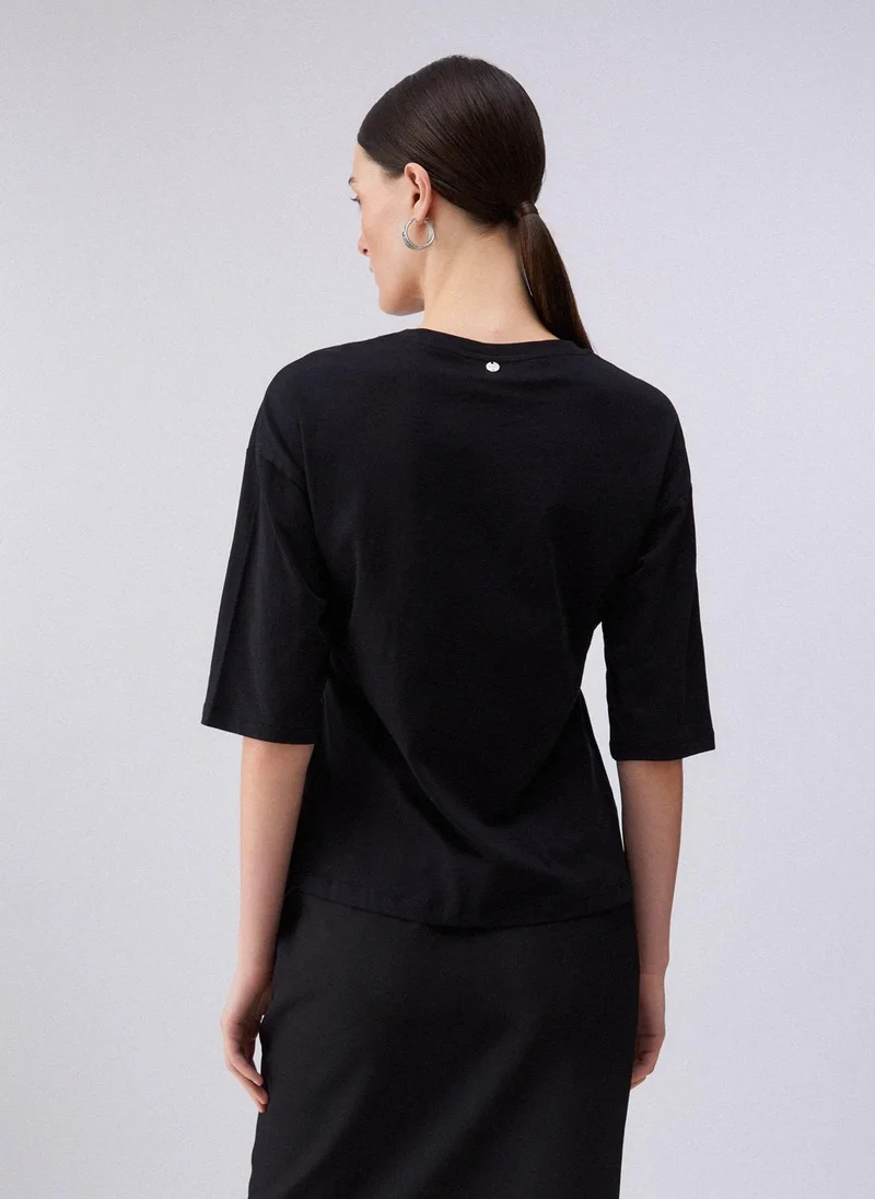 ليو جو T-shirt with appliqué details